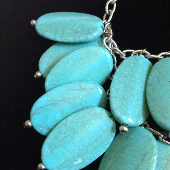 🎉Host Pick🎉Cluster Necklace - Picture 3 of 4