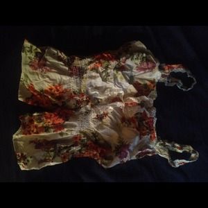 Almost Famous Scrunch Floral top