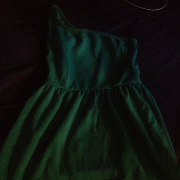 Green One Sleeve dress.