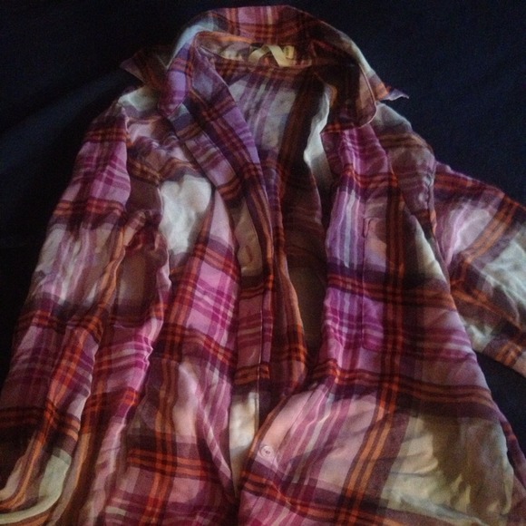 Plaid Long sleeve sheer shirt.