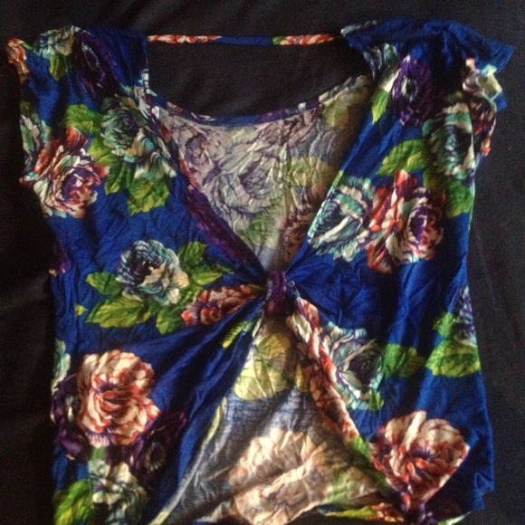 Floral Top - Picture 2 of 3