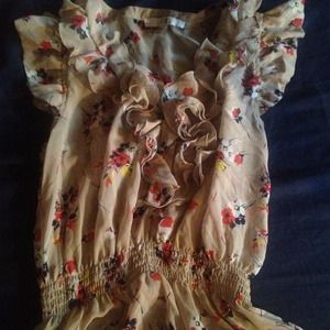 Floral Ruffled scrunch top.