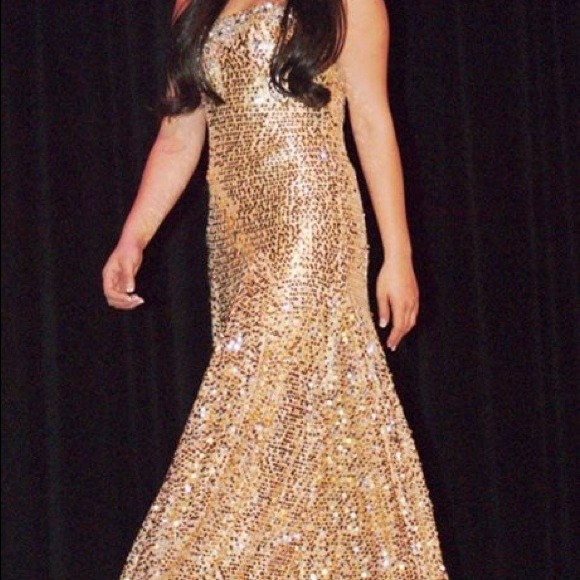 🙅SOLD!!! 🙅WINNING PROM/PAGEANT DRESS!!