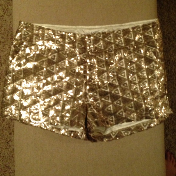 Price drop! WOMENS BOUTIQUE SEQUIN SHORTS