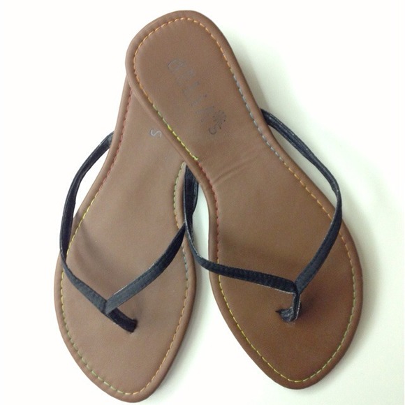 BNWOT simple black sandals