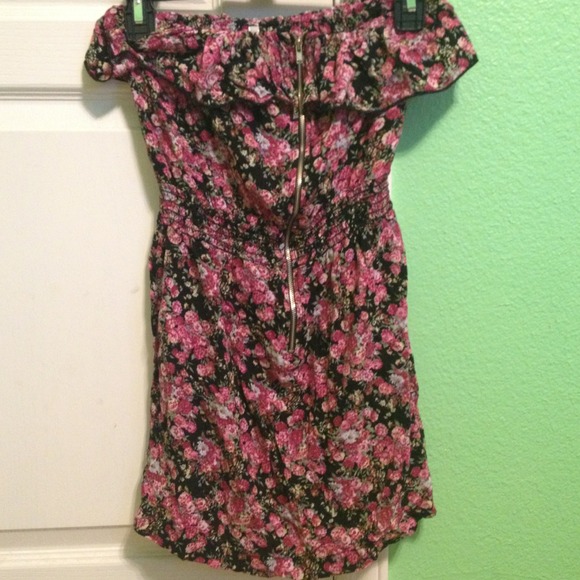 Mini staples dress - Picture 2 of 4