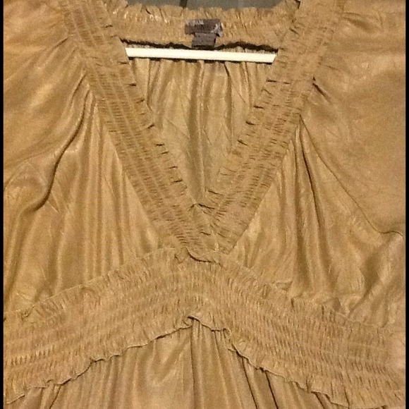 Beautiful blouse. - Picture 3 of 4