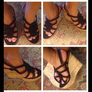 🎊 Reduced🎊Midsole Creates Leg-Flattering Height