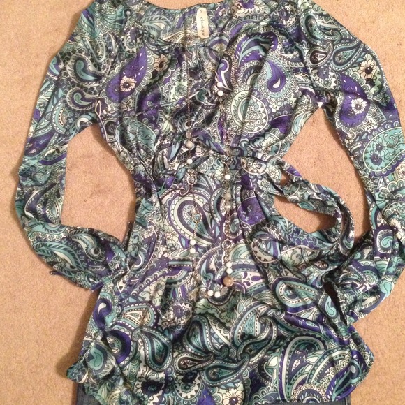 Green and blue paisley top from classique