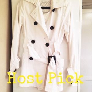 SOLD    Zara white Trenchcoat
