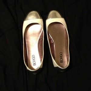 Bongo white and silver flats