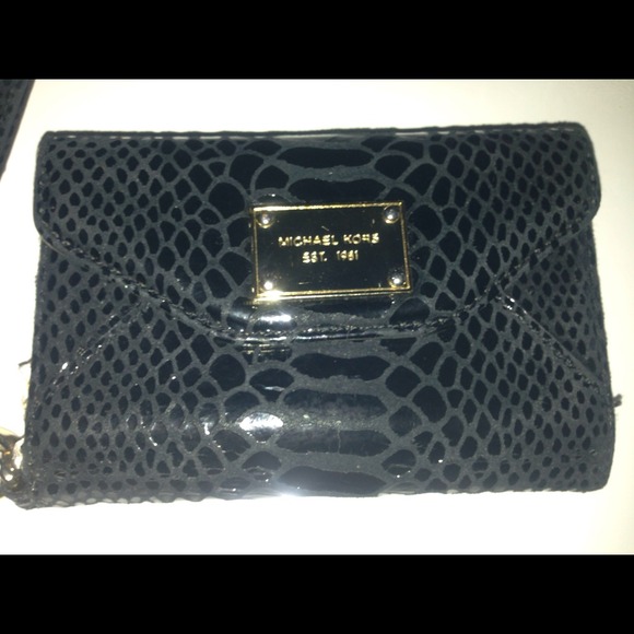 Authentic Michael Kors iPhone 4/4s wallet