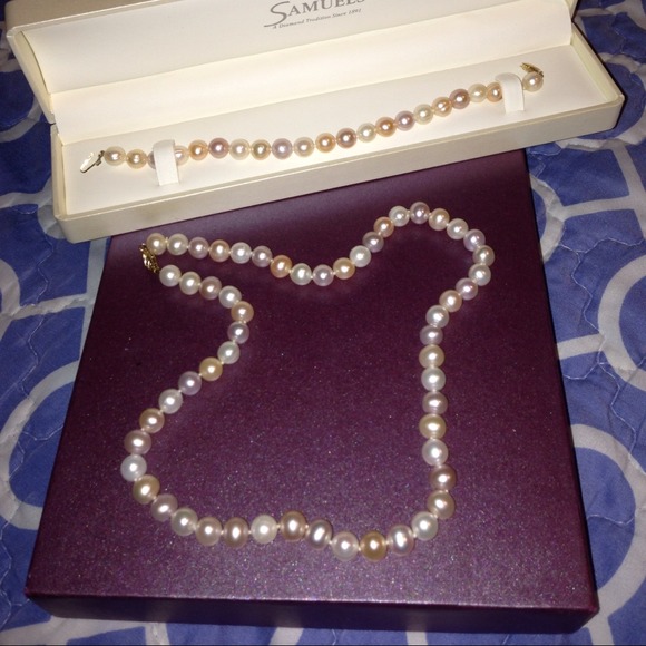 Real pearls bracelet and necklace