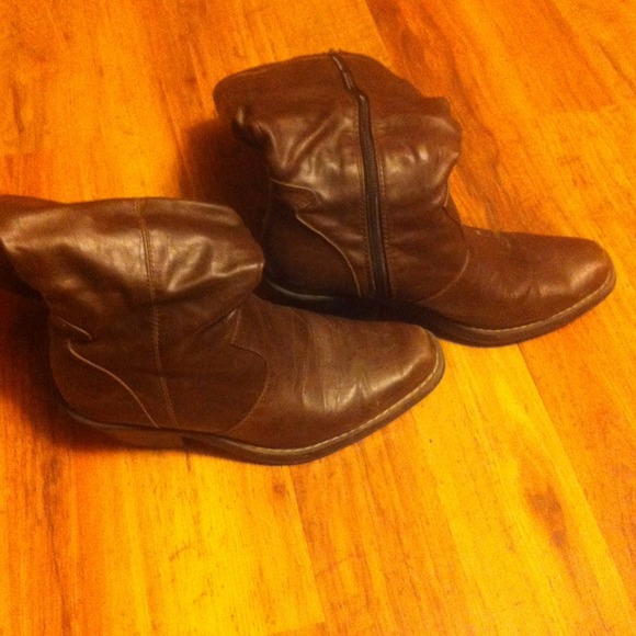 Cute cowgirl boots 👢👍 - Picture 2 of 3