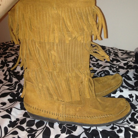 Minnetonka fringe boots