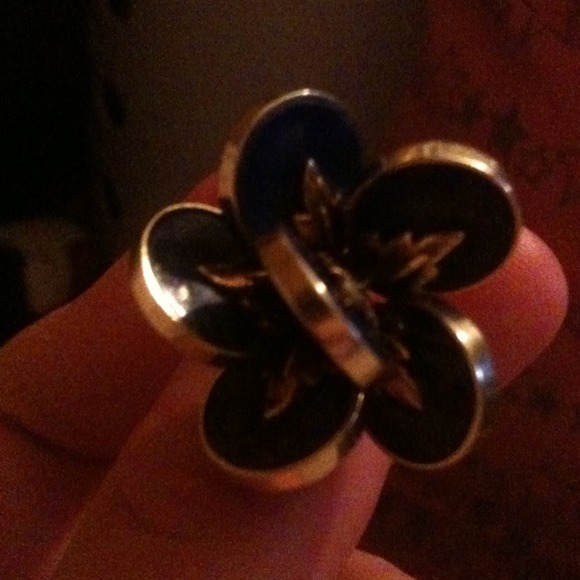 Blue flower ring