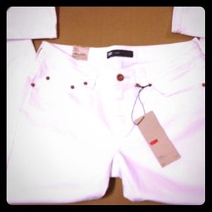 NWT Levi's 535 white skinny jeans.