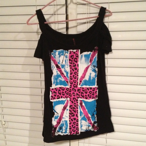 Shoulder Cutout Tee