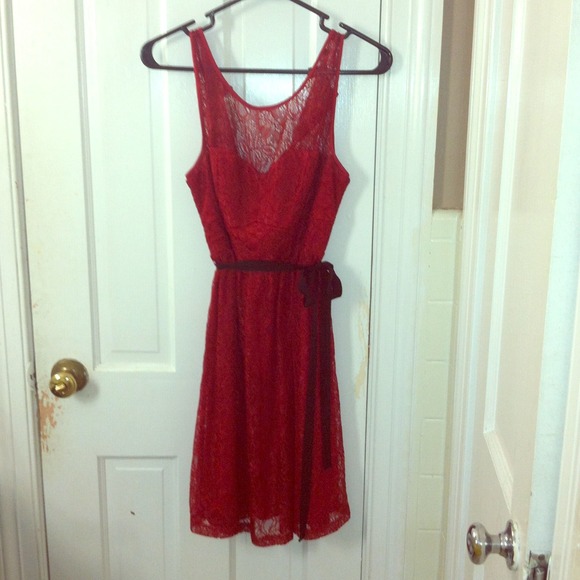 Elegant red dress 🎉🎉🎉 very cute!! ⚡⚡⚡
