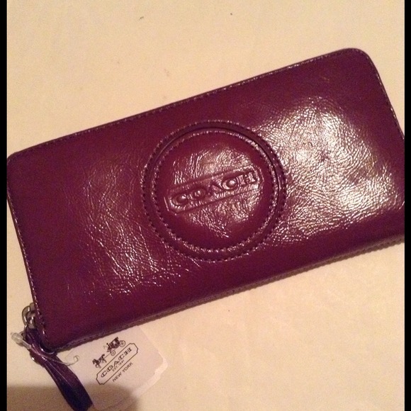 Coach Clutches & Wallets - NWT 💯Authentic Coach Plum Wallet