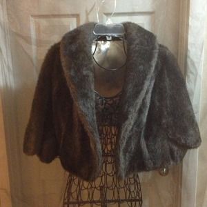 Antique brown fur short capeRegina Glenara GLENOIT