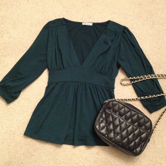 ***SOLD in bundle*** Hunter green v neck