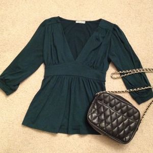 ***SOLD in bundle*** Hunter green v neck