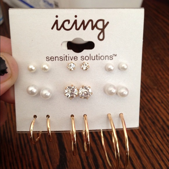 Sold! 9 pairs of earrings