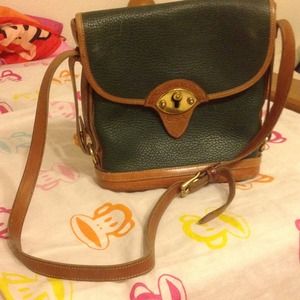 Cute green vintage Dooney & Bourke sling bag!