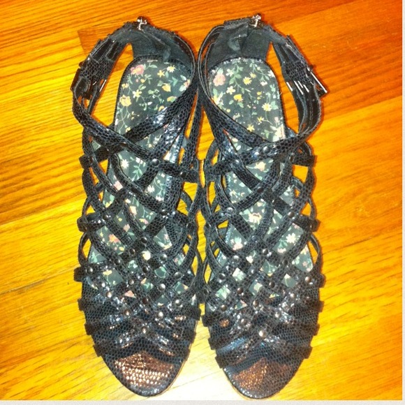 ❌SOLD❌Studded Cage Peep-Toe Criss Cross Wedges - Picture 3 of 3