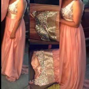Prom dres worn once, beautifull & outstanding 🌸🌸