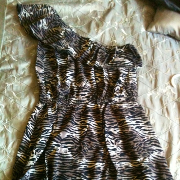 One Shoulder Ruffled Tiger Print Dress - Picture 3 of 3