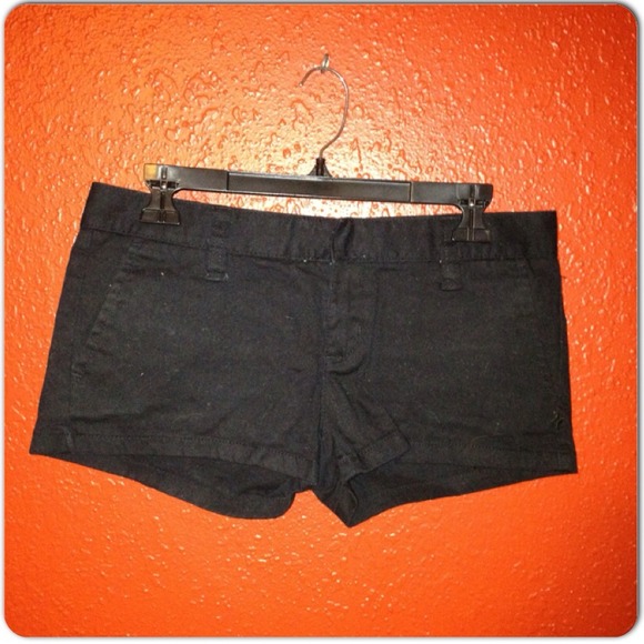 NWOT!! Hurley low rise black shorts.