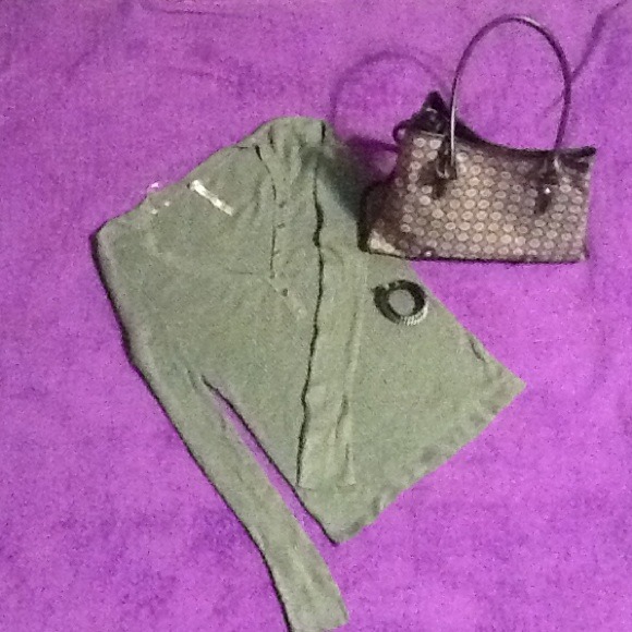 Green lightweight top