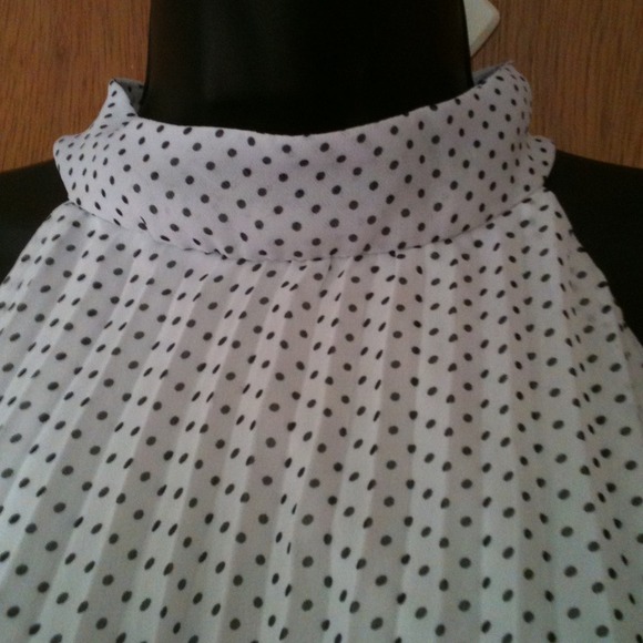 SOLD🌺CLASSY POLKA DOTS🌺 - Picture 3 of 4