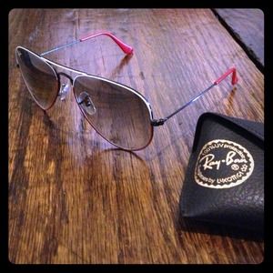 ❤️❗️Authentic LIMITED EDITION Ray-Bans❗️❤️