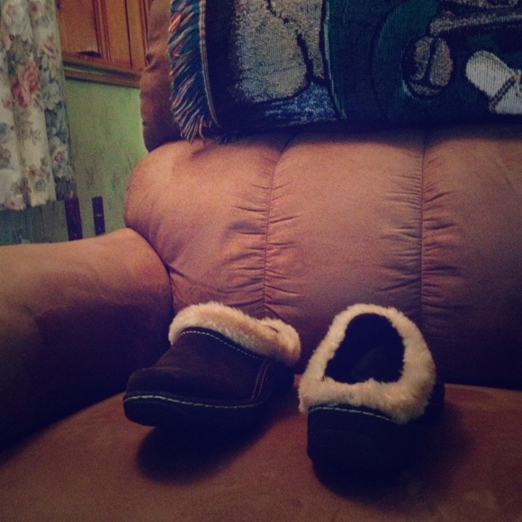 Hold for cheyenne423.  New Bare Traps clogs