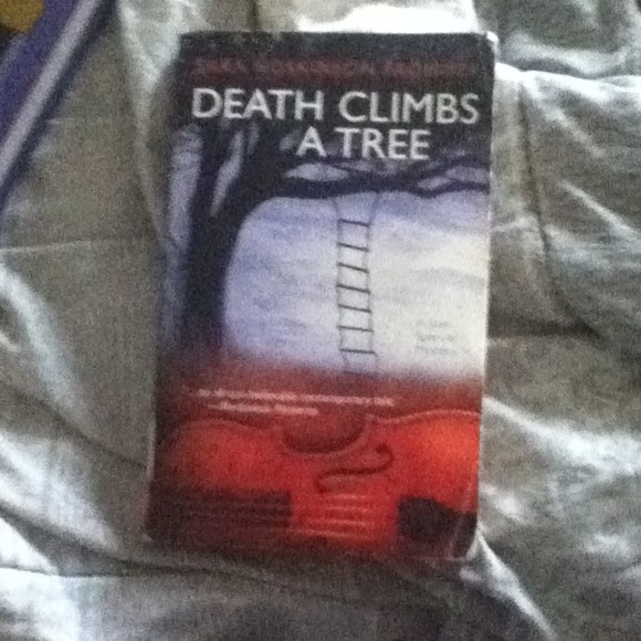 Books - Picture 4 of 4