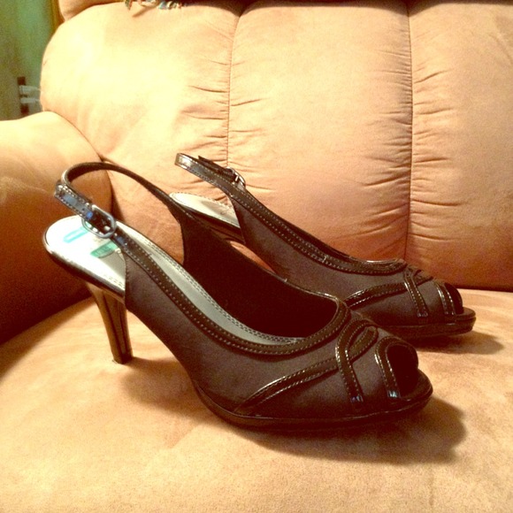 Peep toe black heels