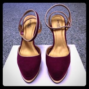 🔵Berry Faux Suede and Gold Heels