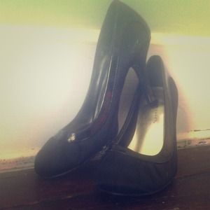 Black Charlotte Russe wrinkle toe heels