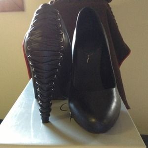 Jessica Simpson black pumps w/ corset detail