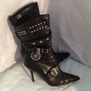 Wild Rose 4 inch heels black boots