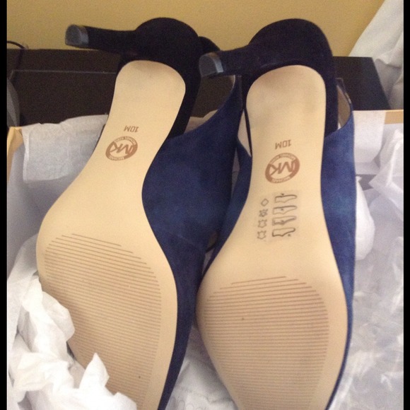 **SOLD**Michael Kors Pumps - Picture 4 of 4
