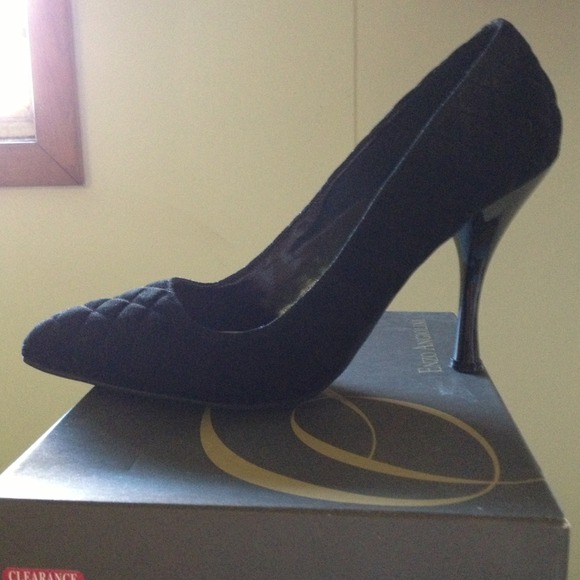 Black fabric pumps