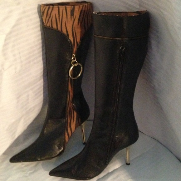3 1/2 heels black with brown and black lines