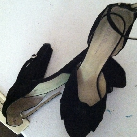 Kelsi dagger black heels, 5" heel