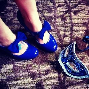 Royal blue bow heels
