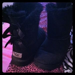 SOLD Black bailey bow uggs🎀