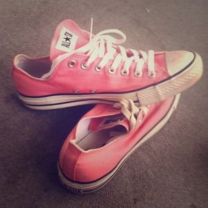 Peach converse